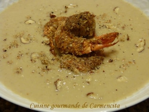 Velouté de topinambours, châtaignes et gambas poêlées