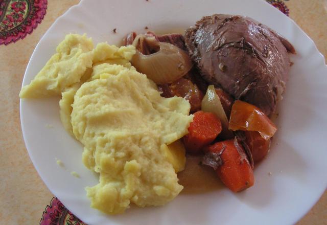 Gigot de 7 heures aux petits légumes