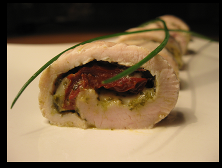 Escalope de dinde roulées au pesto, à la mozzarella et aux tomates séchées