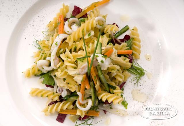 Salade de Fusilli aux légumes et encornets