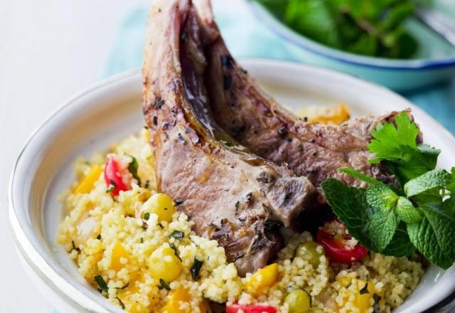 Côtelettes d'agneau et son couscous aux fruits