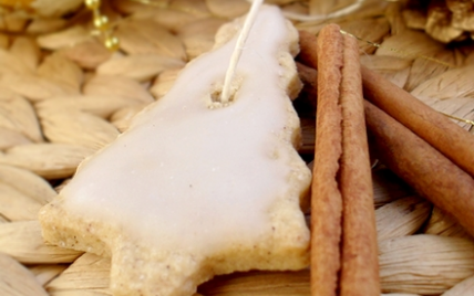 Petits sablés de Noël à la cannelle & glaçage au sucre glace