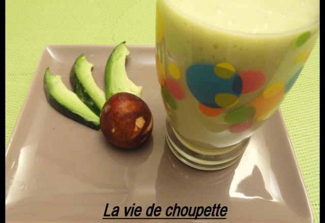 Smoothie mangue avocat et lait d'amande