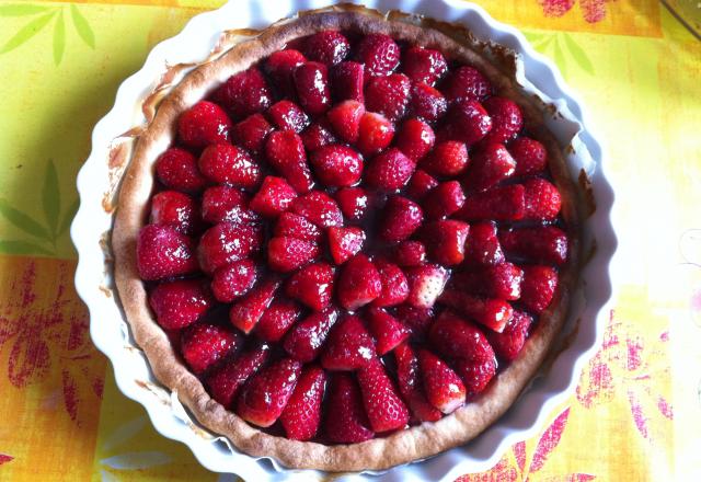 Tarte aux fraises et à la confiture de groseille