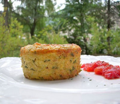 Flan de polenta à la ricotta, courgettes & chèvre