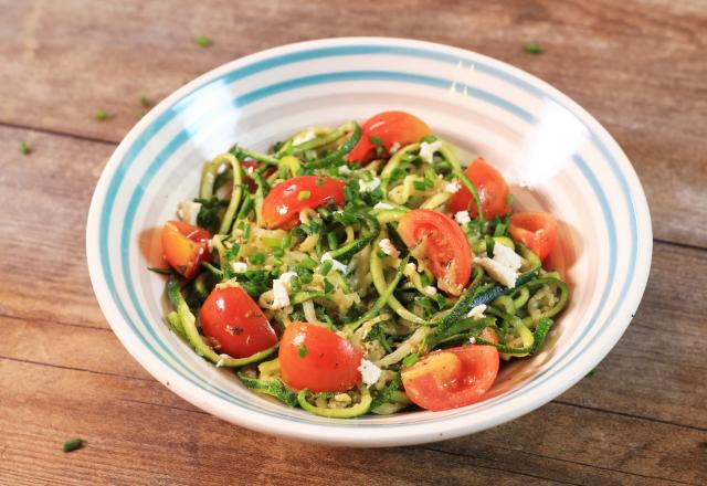 Spaghettis de courgettes, pesto et féta