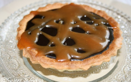 Tartelette au chocolat noir sur lit de caramel au beurre salé