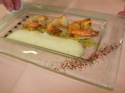 Gambas marinées, julienne de légumes acidulés et écume d'orange