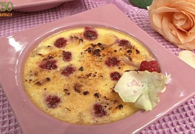 Crème brûlée aux framboises et aux litchis