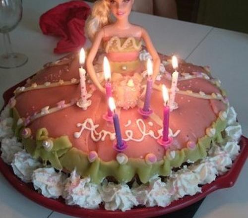 Gâteau Barbie pour un anniversaire de fille.