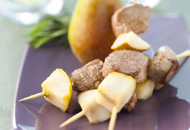 Brochettes d'agneau à la poire caramélisée