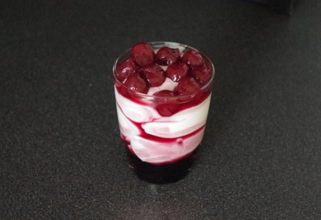 Verrines de fromage blanc aux cerises