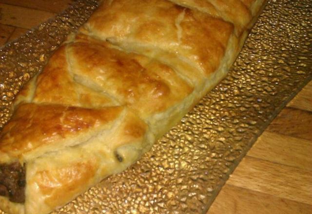 Tresse feuilletée aux épinards, champignons et viande hachée