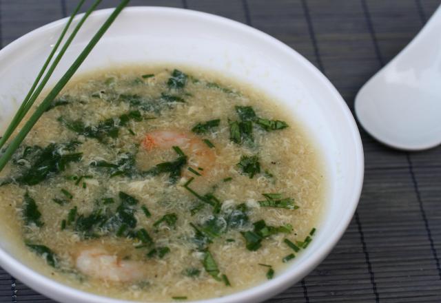 Bouillon à l'œuf et aux crevettes