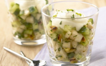 Verrine de Concombres de France, poire et menthe aux pignons