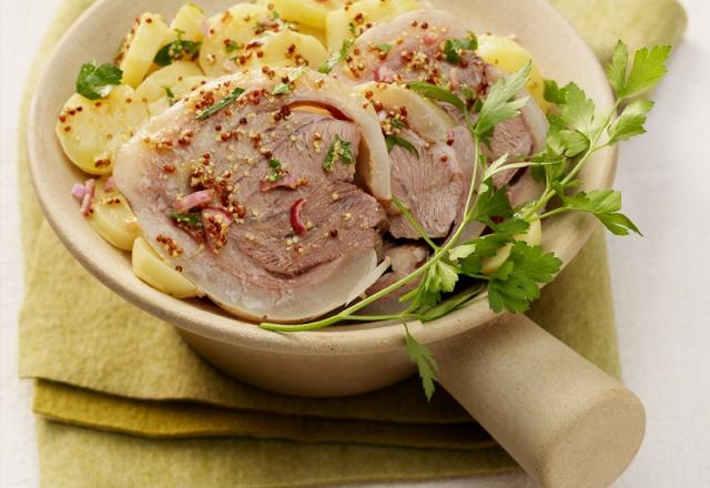 Emincé de tête de veau en salade, pommes de terre et oignons rouges