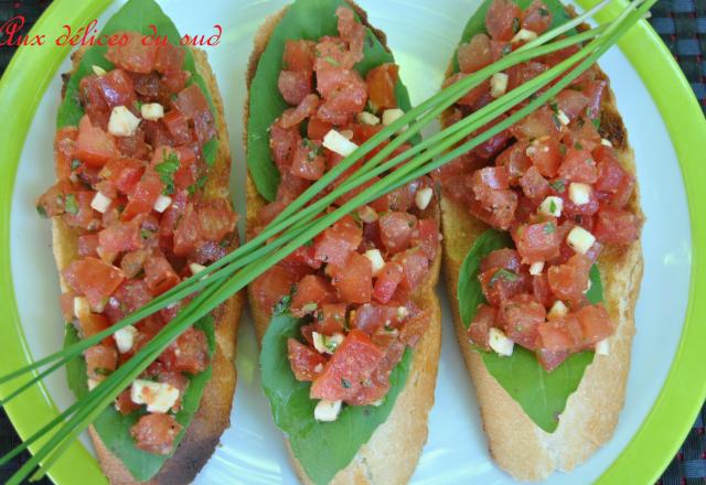 Crostinis de tomates, basilic, mozzarella