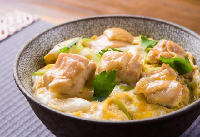 Connaissez-vous l’oyako donburi, cette omelette au poulet japonaise très facile à réaliser ?