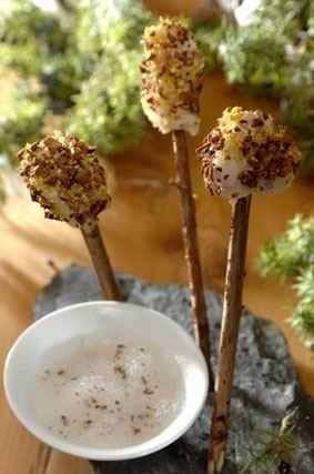 Brochettes de lotte aux amandes