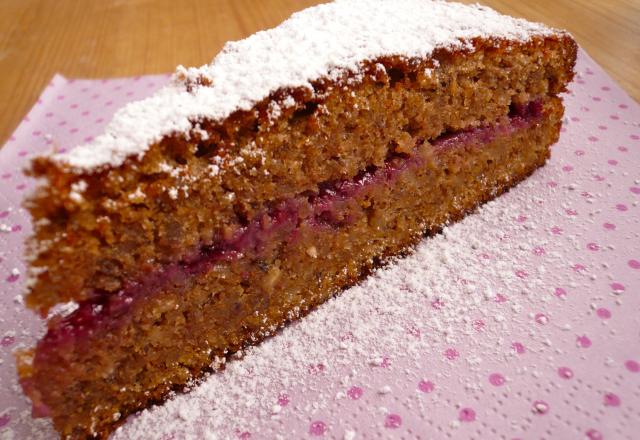 Gâteau aux noix et aux framboises