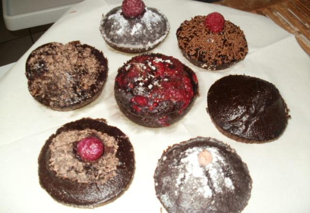 Cupcakes forts en chocolat et fruits rouges