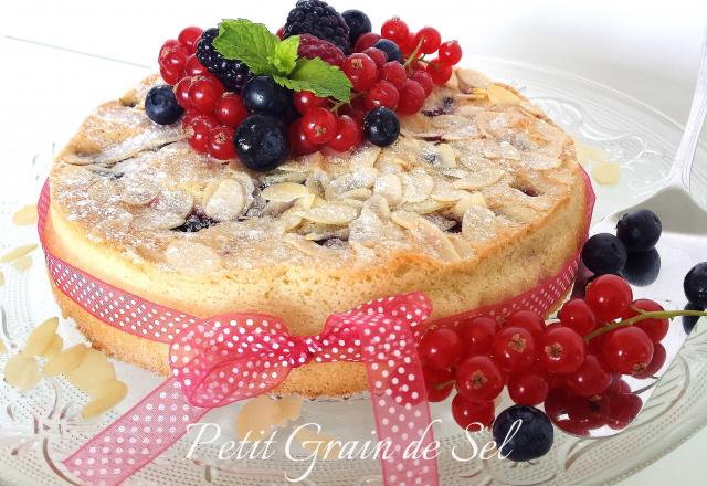 Gâteau macaronné aux fruits rouges