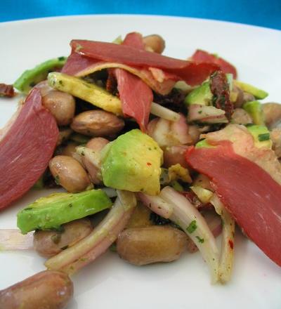 Haricots de Paimpol en salade, au magret séché et avocat