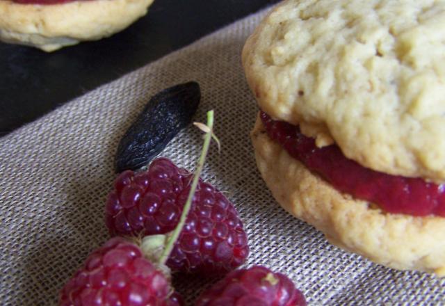 Whoopies à la fève tonka et curd framboise