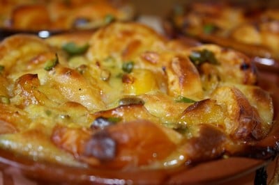 Clafoutis d'abricot au miel et pistaches