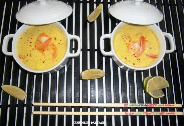 Soupe thaï aux crevettes, lait de coco et curry