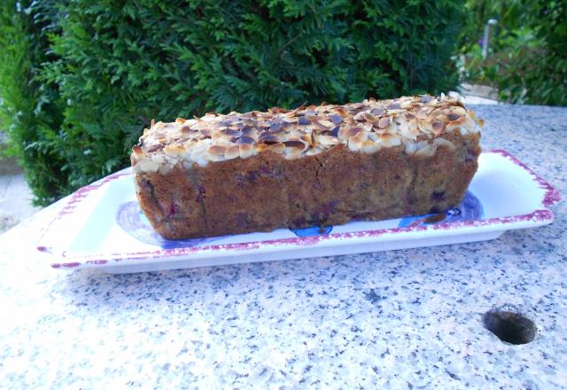 Cake aux framboises nappé d'amandes