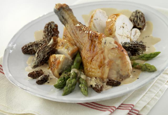 Poulet de Bresse au vin jaune et aux morilles