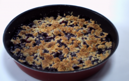 Crumble au cassis et à la poire