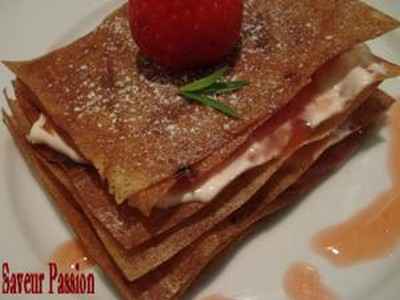 Un millefeuille de fraises à l'estragon et à la brousse