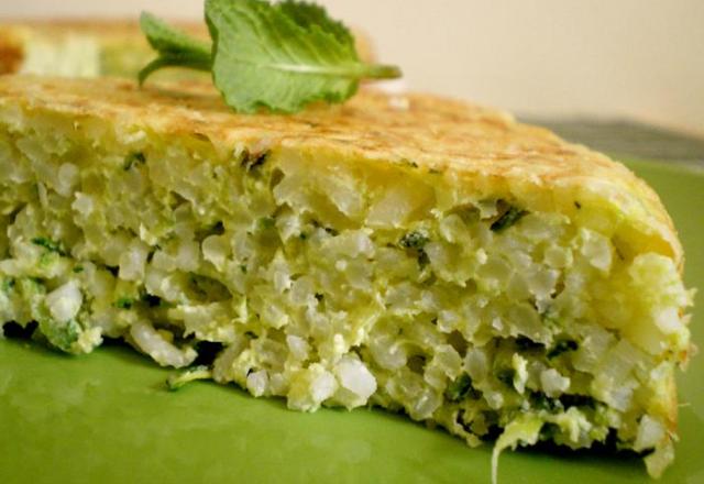 Gâteau de riz aux courgettes, menthe et vache qui rit