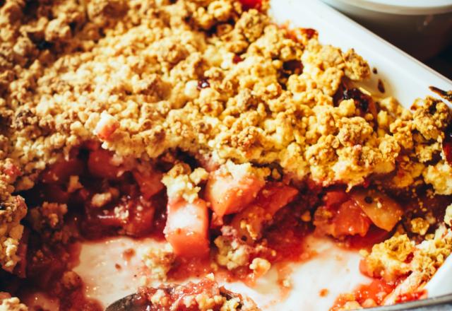 Crumble rhubarbe et fraises sans beurre