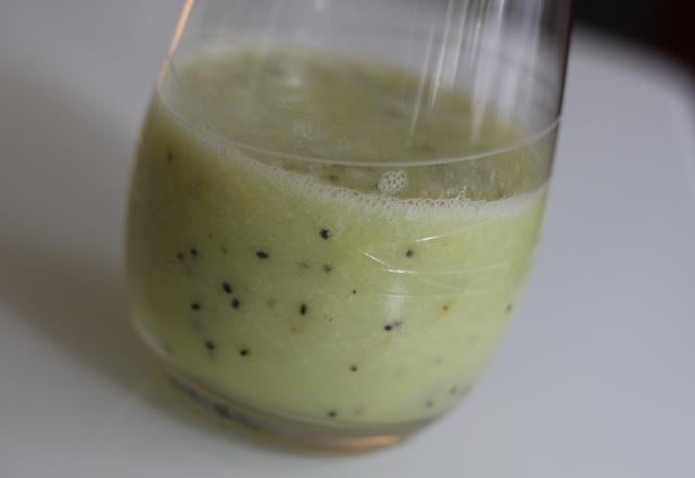 Smoothie banane kiwi sorbet citron thé vert