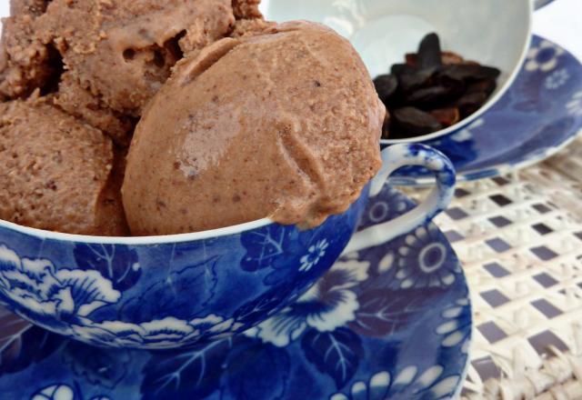 Glace au chocolat et fèves tonka