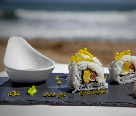 Maki inversé et sushi ibérique avec des perles