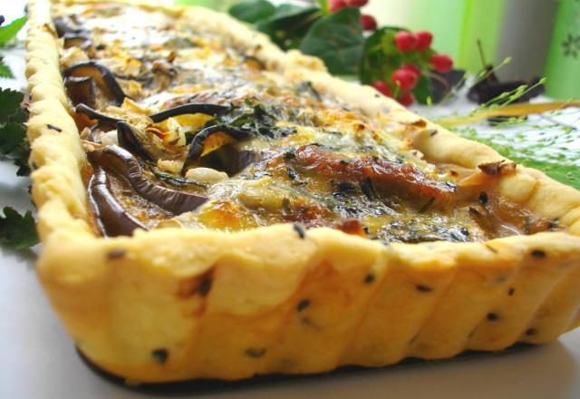 Tarte estivale savoureuse Aubergines, Mozzarella et Sésame Noir