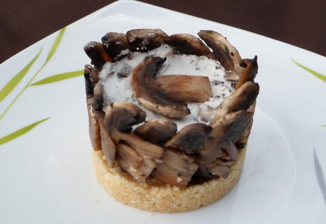 Charlotte aux champignons comme un cheese-cake