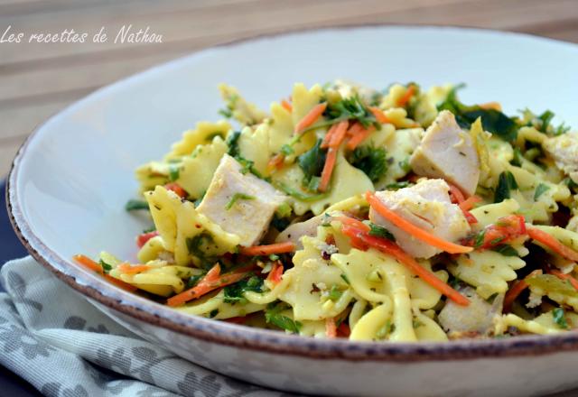 Salade de pâtes au poulet, vinaigrette moutarde et curry