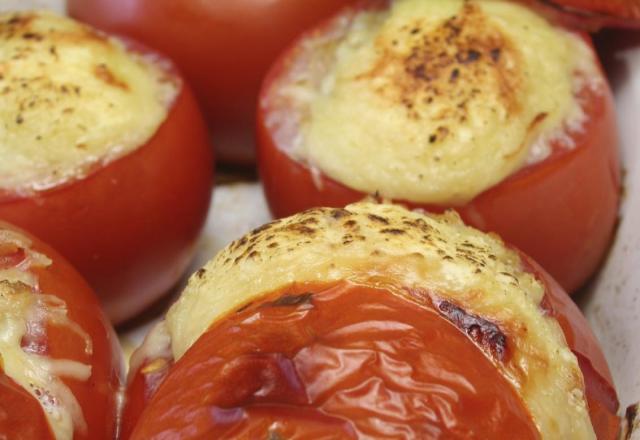 Tomates de petits chèvres chauds à la moutarde