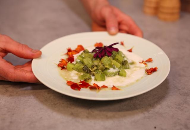 Faisselle maison au lait de brebis et aux zestes de citron, tartare de kiwis au gingembre