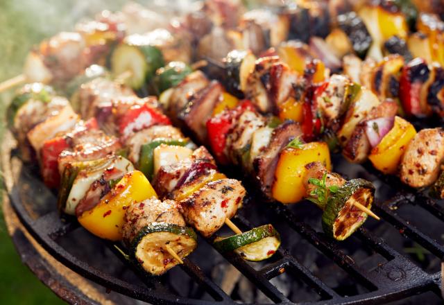 Nos 15 idées de délicieuses brochettes pour vos barbecues cet été !