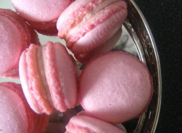 Macarons framboise, fleur de cerisier