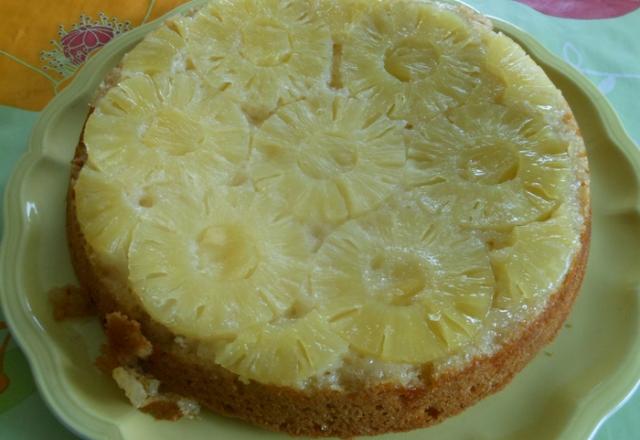 Gâteau à l'ananas au caramel blanc