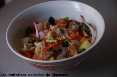 Salade de pommes de terre, rougets, crevette et pleins de légumes au bon goût de sésame