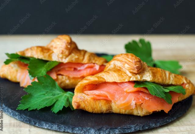 Mini croissants au saumon fumé, philadelphia et ciboulette