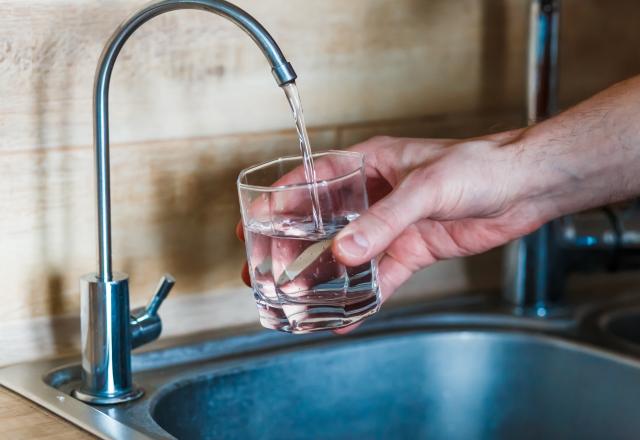 Perles en céramique, charbon, que valent vraiment ces solutions pour filtrer l’eau du robinet ? 60 Millions de consommateurs s’est penché sur la question